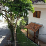 Lindo sobrado, possui 3 dormitórios, sendo 1 suíte master com sacada, banheira, e 4 vagas