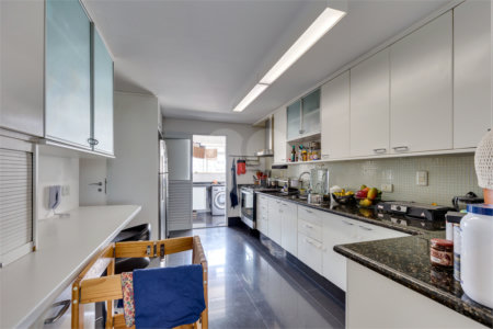Apartamento à venda com 4 quartos, sendo 1 suíte, em Santo Amaro, São Paulo, SP