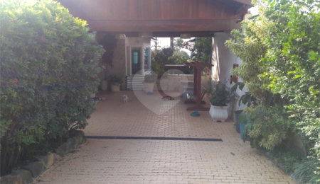 Casa à venda com 4 quartos, sendo 3 suítes,  em Jardim Estância Brasil, Atibaia, SP