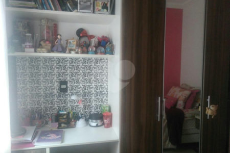 Casa à venda com 3 quartos, sendo 1 suíte, no condomínio Algarve Residencial, São Paulo - SP
