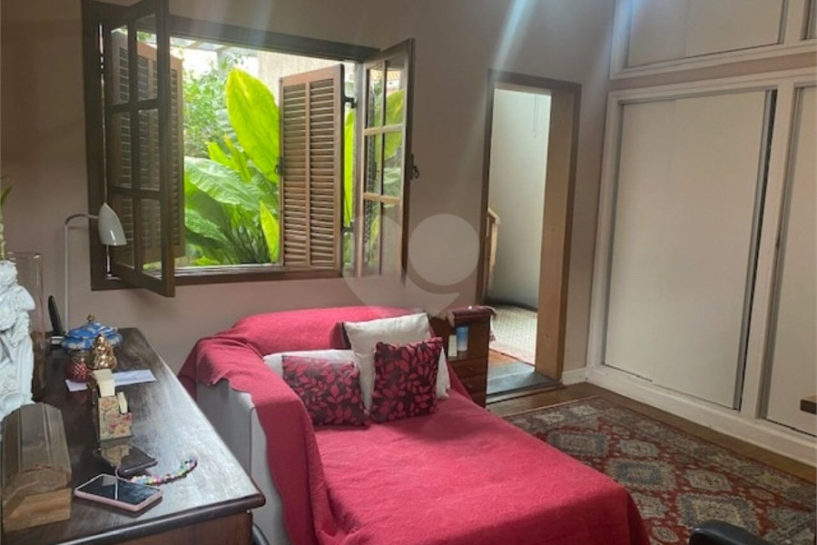 Sobrado à venda com 5 quartos, sendo 2 suítes, em Jardim São Bento, São Paulo, SP