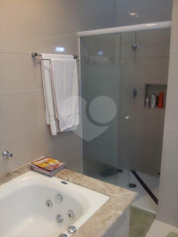 Casa à venda com 4 quartos, sendo 2 suítes, no condomínio Travessa Mário Antônio Correia,174, São Paulo - SP