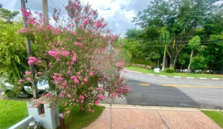 Casa à venda com 3 quartos, sendo 1 suíte, no condomínio Recanto dos Paturis, Vinhedo - SP