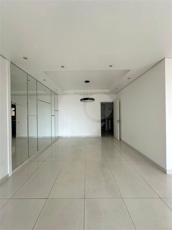 Apartamento à venda com 3 suítes em Vila Suzana, São Paulo, SP