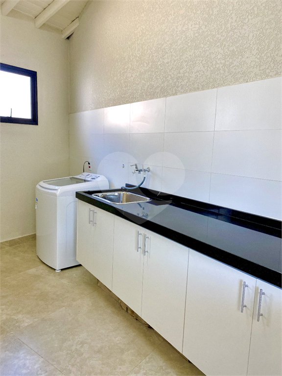 Casa à venda com 3 quartos, sendo 2 suítes, no condomínio Residencial Marchant Buarque, Atibaia - SP