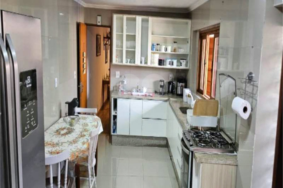 Sobrado à venda com 3 quartos, sendo 1 suíte, em Jardim Peri, São Paulo, SP