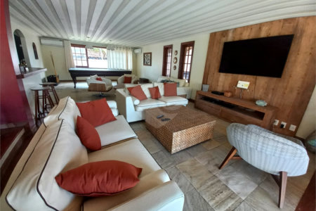 Casa à venda com 4 quartos, sendo 3 suítes,  em Geribá, Armação dos Búzios, RJ