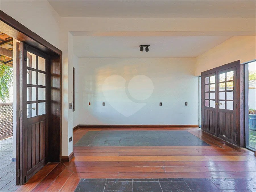 Sobrado à venda com 3 quartos, sendo 1 suíte,  em Jardim Leonor, São Paulo, SP