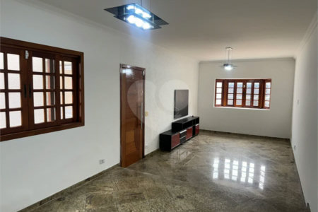 Sobrado à venda ou para alugar com 3 suítes em Vila Sônia, São Paulo, SP