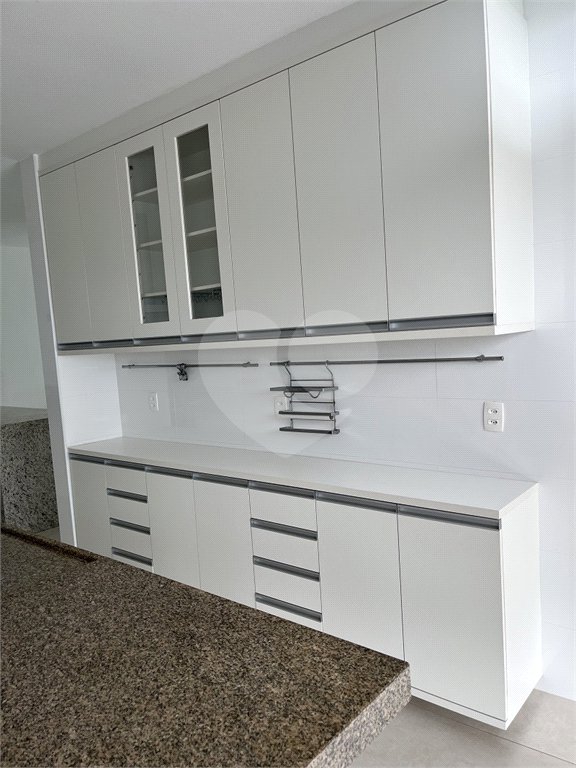 Apartamento à venda ou para alugar com 3 quartos, sendo 1 suíte, em Enseada, Guarujá, SP