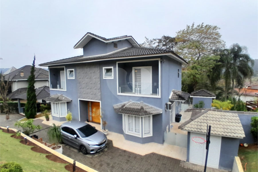 Casa à venda com 3 suítes no condomínio Suíça da Cantareira, Mairiporã - SP
