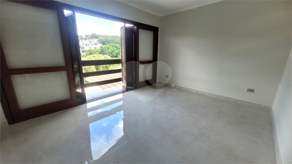 Casa à venda com 5 quartos, sendo 3 suítes, no condomínio Alpes da Cantareira, Mairiporã - SP