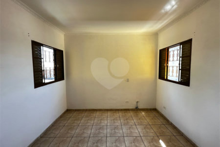 Sobrado à venda com 4 quartos, sendo 1 suíte, em Vila Amorim, Suzano, SP