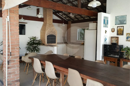 Casa à venda com 9 quartos, sendo 8 suítes, no condomínio Village Elisabete, Rio de Janeiro - RJ