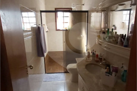 Sobrado à venda com 7 quartos, sendo 2 suítes, em Jardim Marajoara, São Paulo, SP