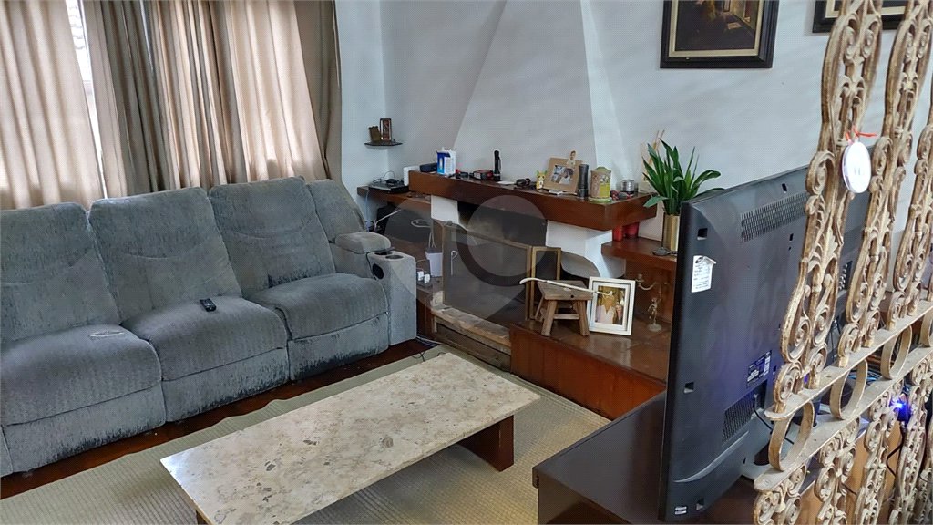 Casa à venda com 7 quartos, sendo 2 suítes, em Jardim Londrina, São Paulo, SP