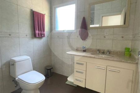 Casa à venda com 5 quartos, sendo 3 suítes, no condomínio Swiss Park, São Bernardo do Campo - SP