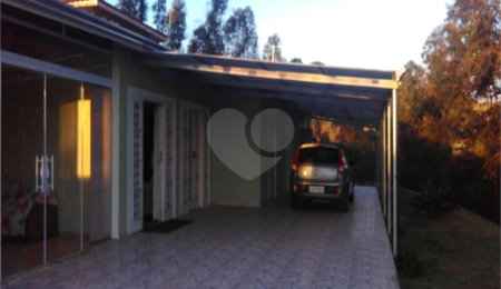 Casa à venda com 4 quartos, sendo 2 suítes,  em Loteamento Jardim Parque das Palmeiras, Serra Negra, SP
