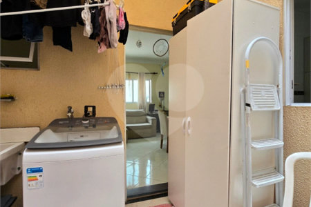 Casa à venda com 3 quartos, sendo 1 suíte, no condomínio Rafaela I, São Paulo - SP