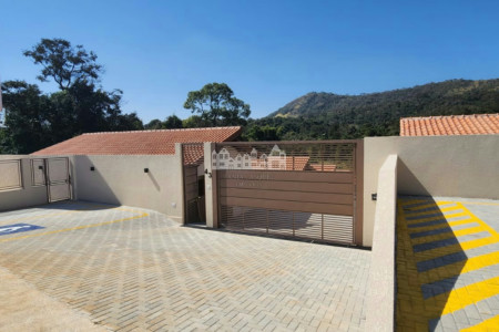 Casa à venda ou para alugar com 2 suítes no condomínio Serra Verde, Atibaia - SP