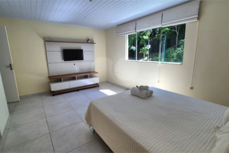 Casa à venda com 6 quartos, sendo 4 suítes, em Ferradura, Armação dos Búzios, RJ