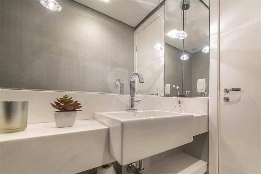 Apartamento à venda com 3 quartos, sendo 2 suítes, em Vila Mariana, São Paulo, SP