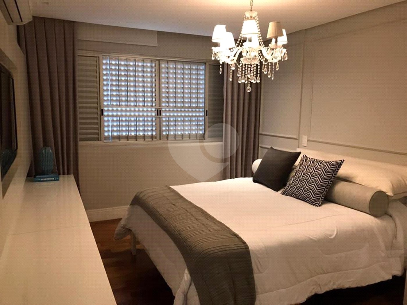 Apartamento à venda com 4 quartos, sendo 1 suíte, em Campo Belo, São Paulo, SP
