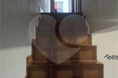Sobrado à venda com 6 quartos, sendo 1 suíte, em Vila Acoreana, Poá, SP