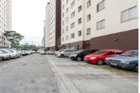 Apartamento na Mooca de 2 dormitórios, sala cozinha e banheiro, com portaria, academia e portaria.