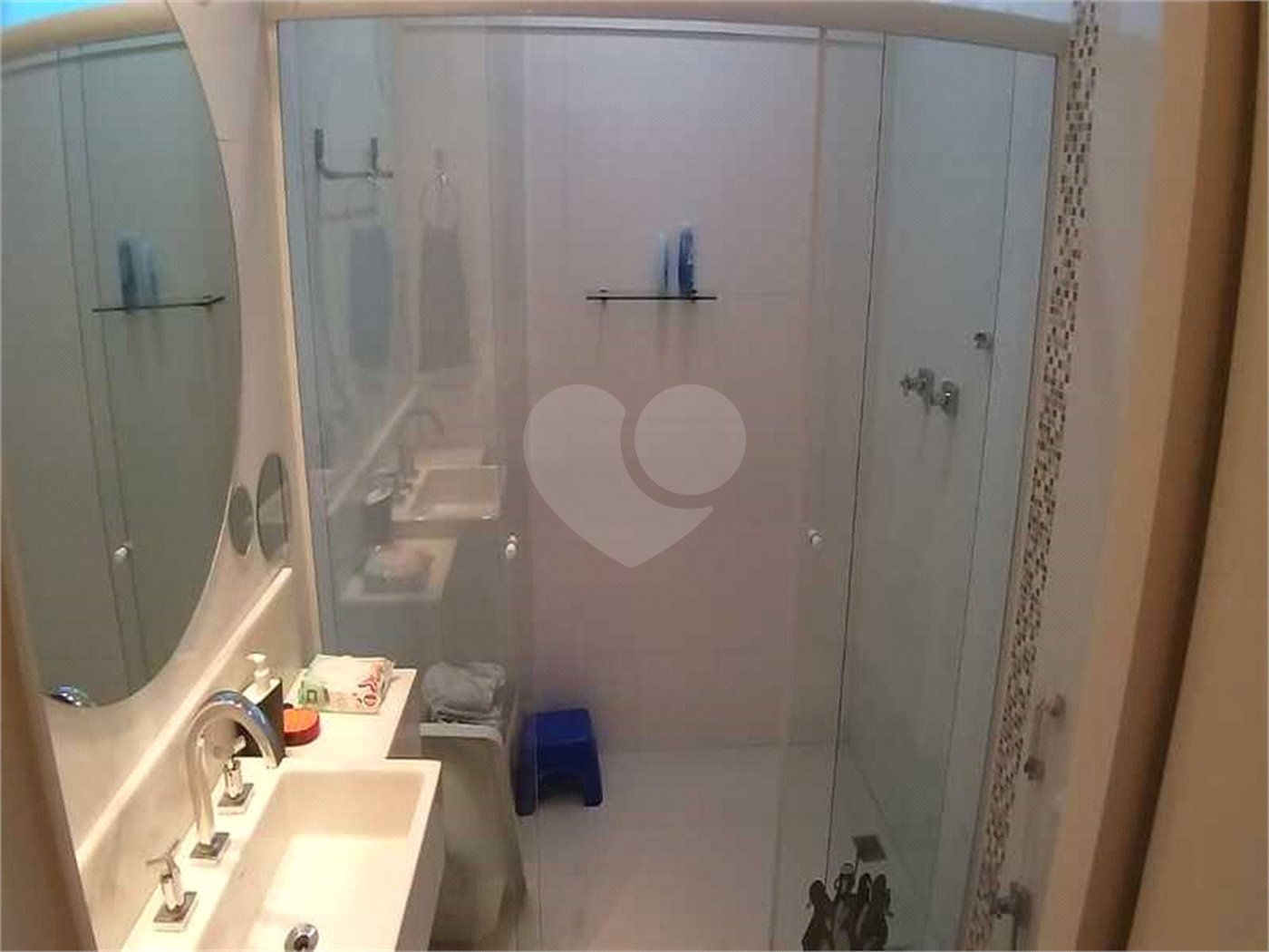 Casa à venda com 5 quartos, sendo 4 suítes, no condomínio Village Saint Charbel, Araçoiaba da Serra - SP