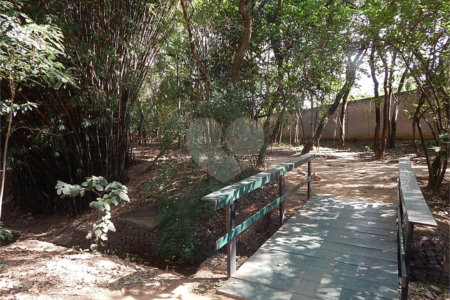 Casa à venda com 3 suítes no condomínio Recanto dos Paturis, Vinhedo - SP