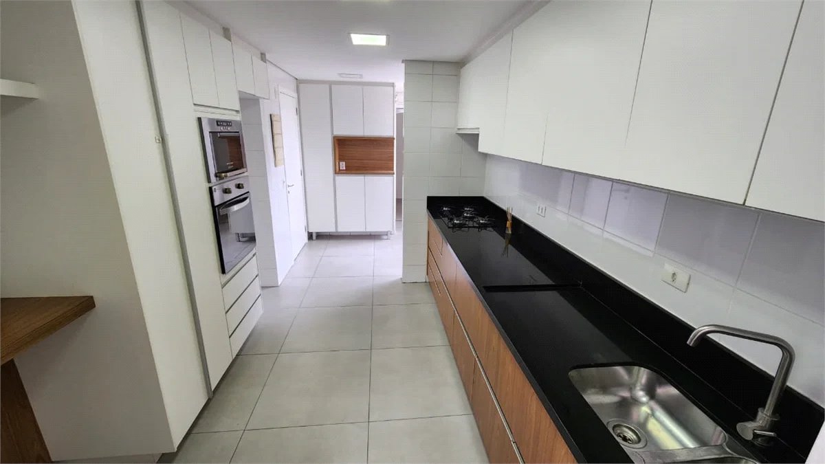 Apartamento à venda com 3 quartos, sendo 2 suítes, em Paraíso do Morumbi, São Paulo, SP
