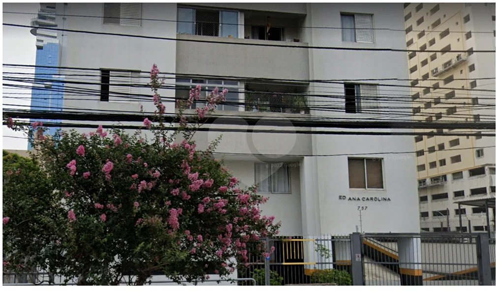 Apartamento em Santana com Sacada e Vaga de Garagem, a 650 m do Metrô