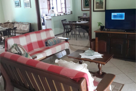 Chácara à venda com 4 quartos, sendo 1 suíte,  em Vila Dom Pedro, Atibaia, SP