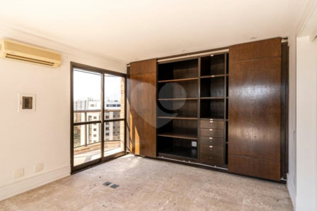 Duplex à venda com 6 quartos, sendo 4 suítes,  em Vila Andrade, São Paulo, SP