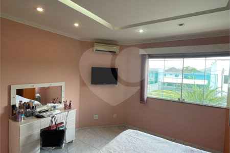 Casa à venda com 5 quartos, sendo 1 suíte, no condomínio Residencial Green Ville, Rio de Janeiro - RJ