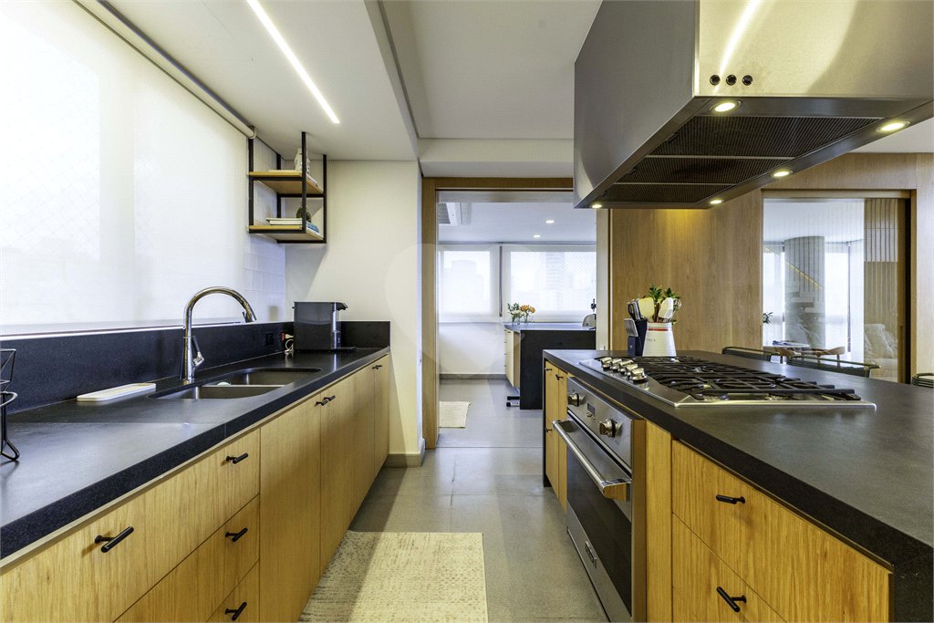 Apartamento à venda com 3 suítes em Jardim das Bandeiras, São Paulo, SP