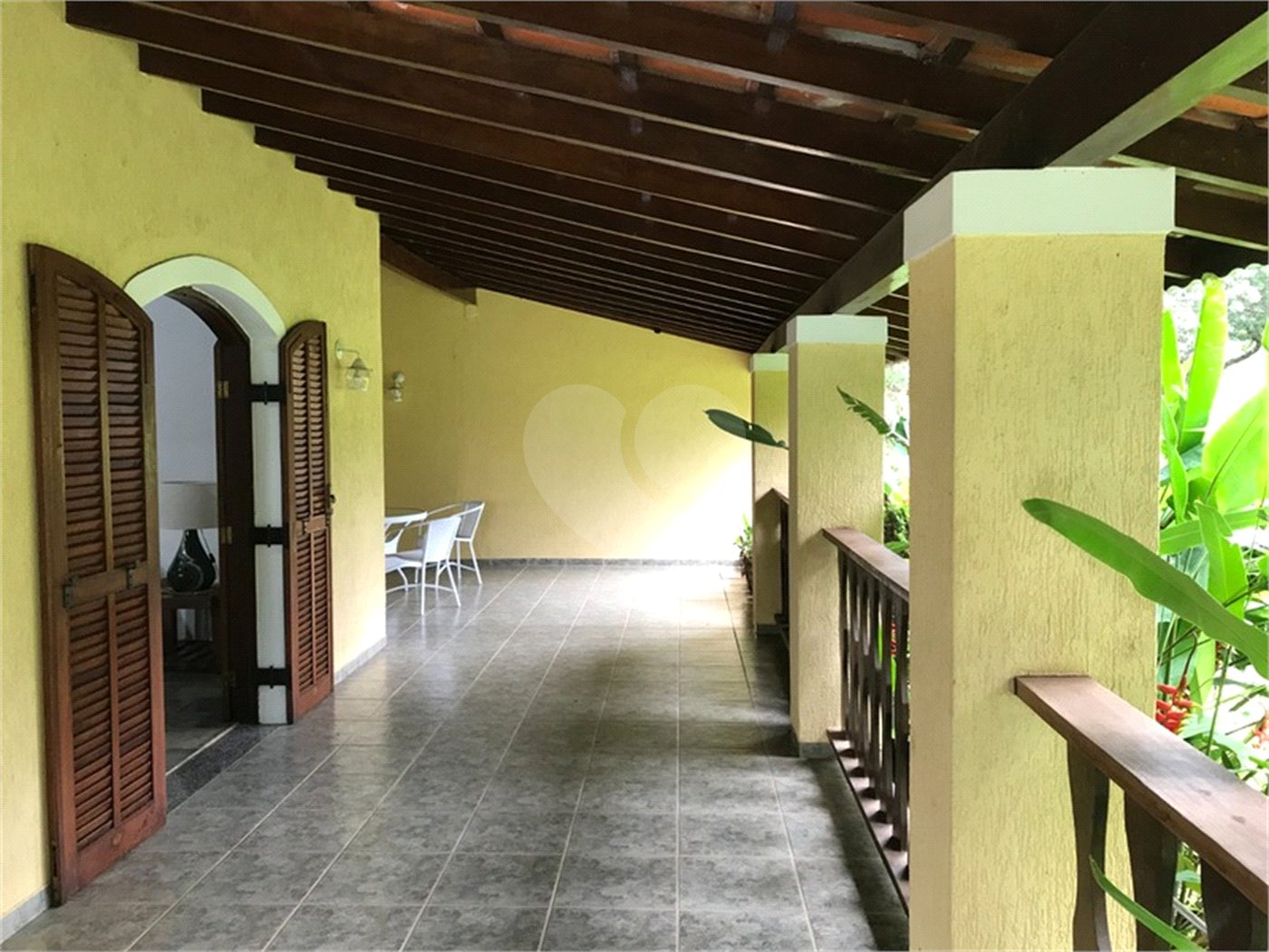 Casa à venda com 5 quartos, sendo 3 suítes, no condomínio Recanto das Flores, Indaiatuba - SP