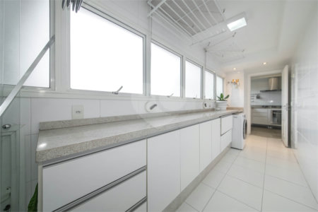 Apartamento à venda com 3 quartos, sendo 2 suítes, em Vila Mariana, São Paulo, SP