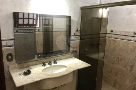 Sobrado à venda com 4 quartos, sendo 3 suítes, em Alto da Boa Vista, São Paulo, SP