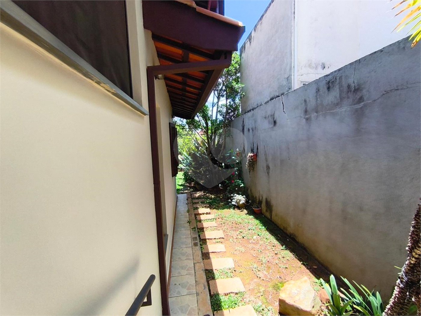 Casa à venda com 4 quartos, sendo 2 suítes, em Jardim Santa Bárbara, Atibaia, SP