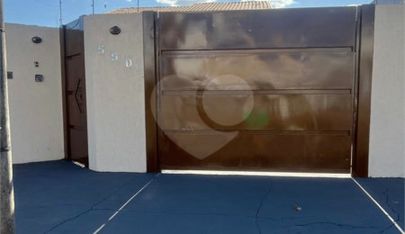 Casa à venda com 3 quartos, sendo 1 suíte,  em Ipê, Três Lagoas, MS