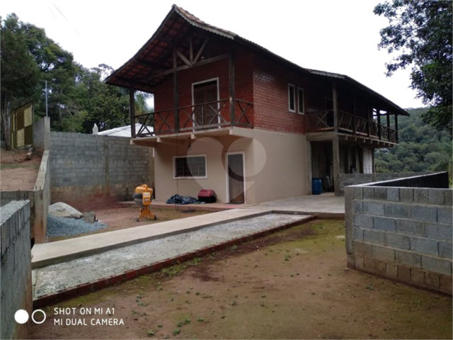 Sobrado à venda com 4 quartos, sendo 3 suítes,  em Serra da Cantareira, Mairiporã, SP