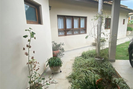 Casa à venda com 4 suítes no condomínio Vale da Santa Fé, Vinhedo - SP