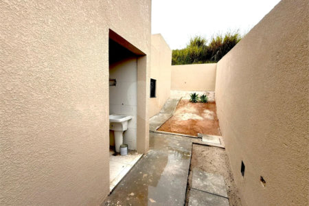 Casa à venda com 3 quartos, sendo 1 suíte,  em Loteamento Vale das Flores, Atibaia, SP
