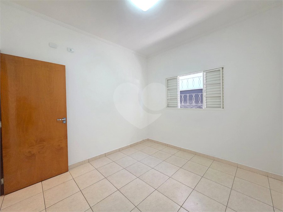 Casa à venda com 3 quartos, sendo 1 suíte, no condomínio Residencial Jardim das Palmeiras, Vinhedo - SP