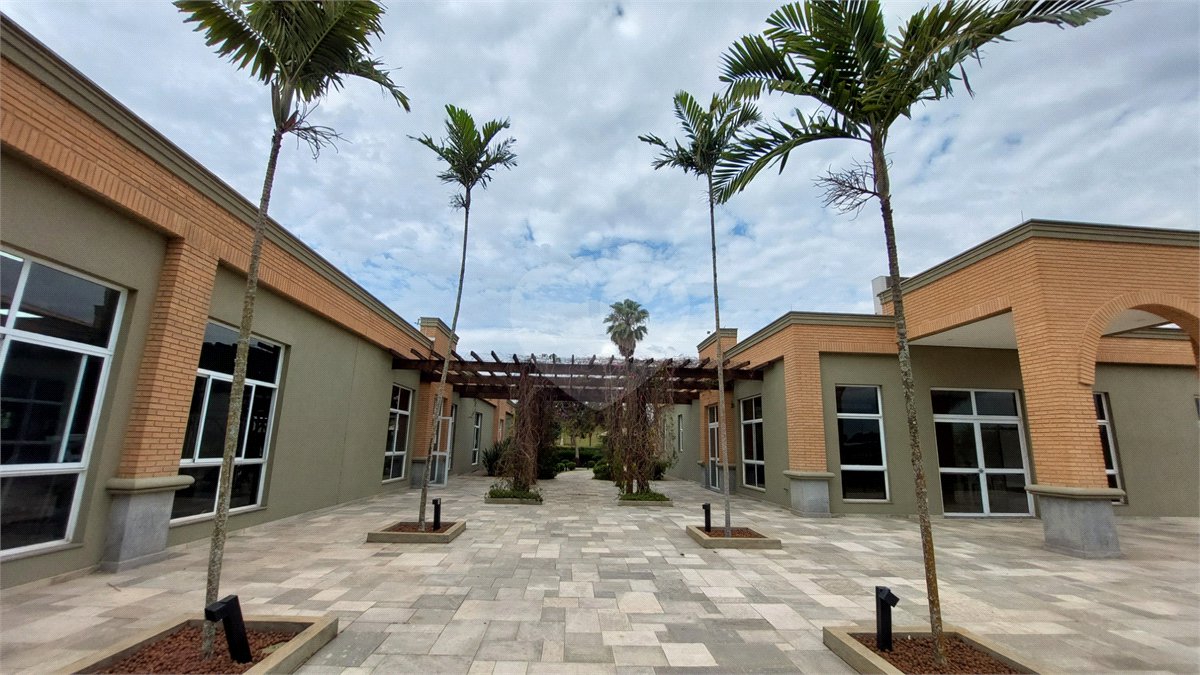 Casa à venda com 3 suítes no condomínio Figueira Garden, Atibaia - SP