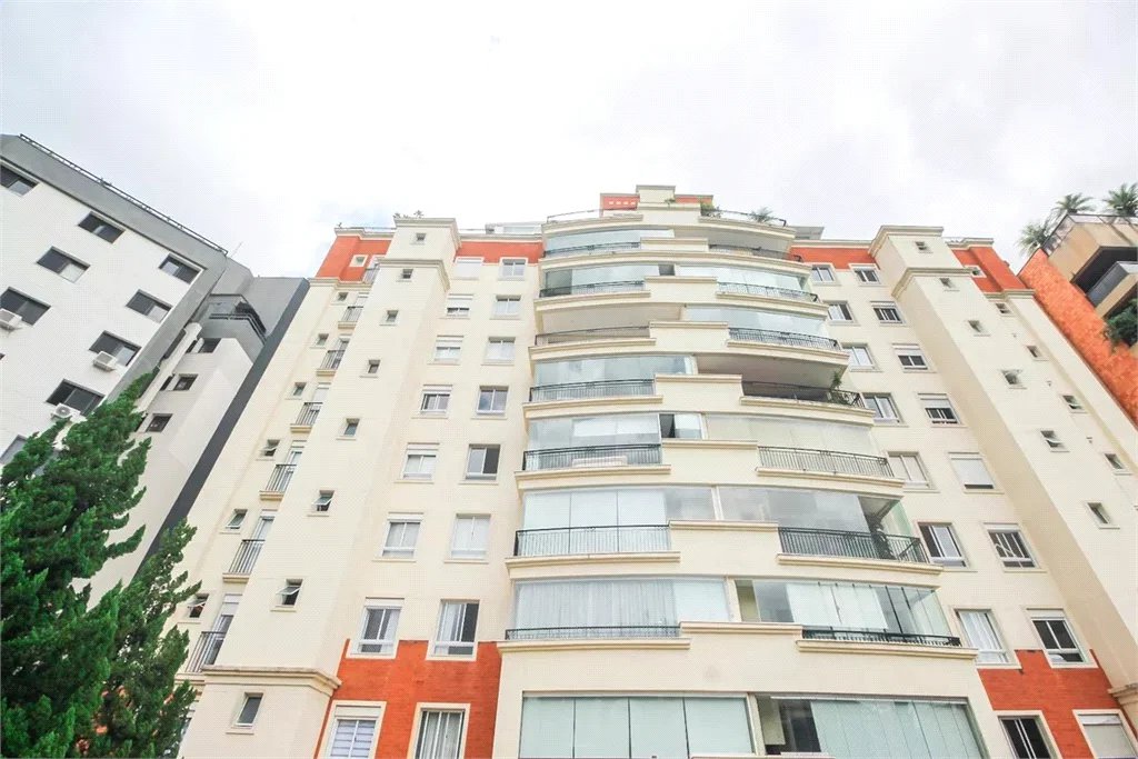 Apartamento à venda com 3 suítes em Real Parque, São Paulo, SP