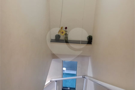 Sobrado à venda com 4 quartos, sendo 1 suíte,  em Parque Santa Laura, Ferraz de Vasconcelos, SP