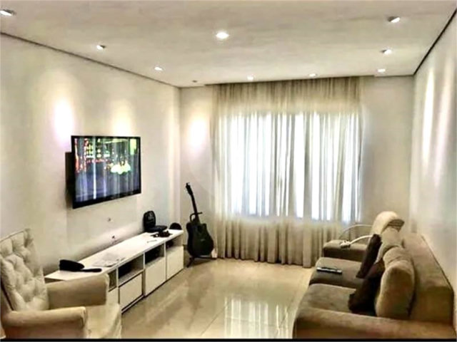 Sobrado à venda com 3 quartos, sendo 1 suíte,  em Jardim Guairaca, São Paulo, SP